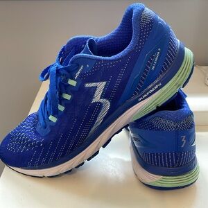 361 Degrees Running Sneakers Women’s Strata 3, size 10.5. Blue Dazzle Y951-6353.